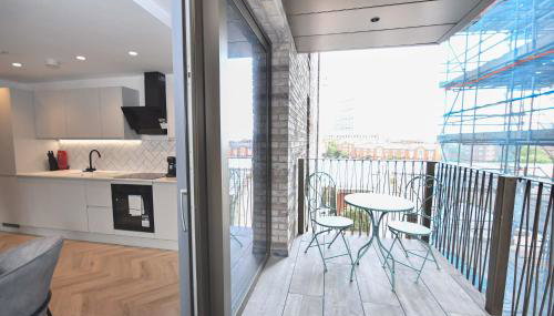 Modern 2 Bed Flat in Central Manchester w Balcony - Foto 2