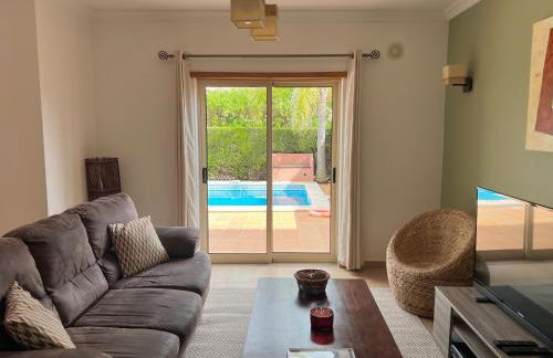 Gated Family Villa with Private Pool and Garden - Foto 31