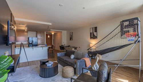 Stylish 1BR HighRise DT, Parking, Pool, Gym, W-D, Golf - Foto 2