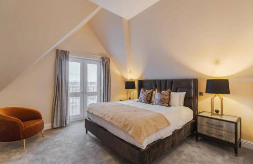 Luxury Penthouse - Castle Views - 2 Bed & Parking - By Tempstay - Photo 7