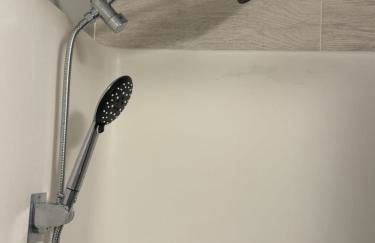 Luxury Downtown Cityview Suite Skywalk Access and Free Garage Parking - Foto 11