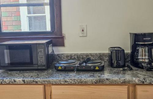 Spacious 3BR Niagara Falls Home with King Bed & Parking 18 Blocks from the Falls - Foto 3