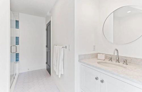 Luxury Waterfront Home w Heated Pool and Hot Tub - Foto 27