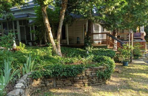 1870s Stained Glass Nostalgia - Foto 1