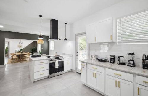 Tropical Oasis - Pool + Beach Volleyball + Firepit - Foto 12