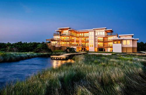 New Modern Waterfront Home w Saltwater Pool - Foto 1