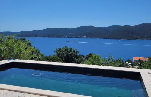 Green Marble Pool Cottage 3 BR in 2 adjoining stone buildings on a 2 acre private land - Foto 2