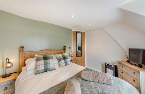 Captain's Quarters - Photo 11