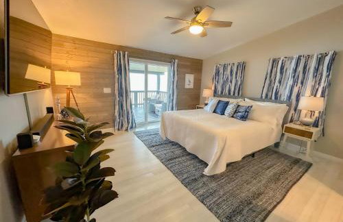 Lakefront 5 Bedroom Vacation Home - Sleeps 12! - Foto 12