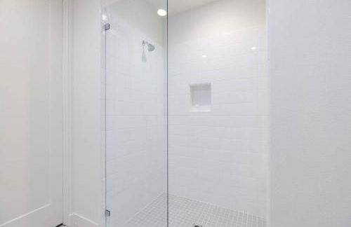 Near Coachella and Stagecoach Palm Springs , PGA resort Villa ,Golf, community pool, gym - Photo 18