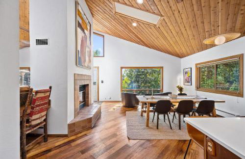 Nestled Inn Vacation Home Rental Evergreen - Trails, Views, Hot Tub, Skiing! - Foto 7