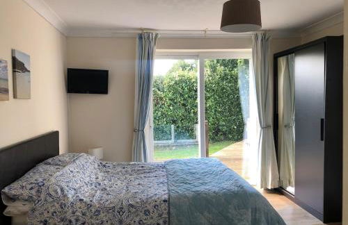 Coastal retreat with stunning sea views - Photo 23