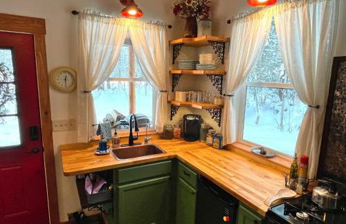 Kataluma Inn, Sandpoint, Idaho - Entire Cozy Cabin, Pet Friendly - Photo 10