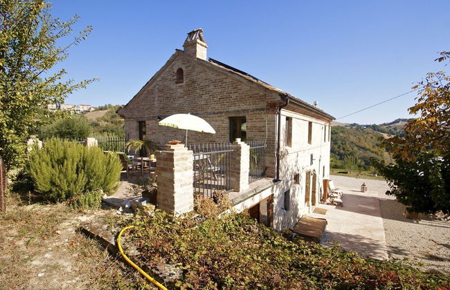 Charming 2-bed Apartment in Petritoli - Photo 8