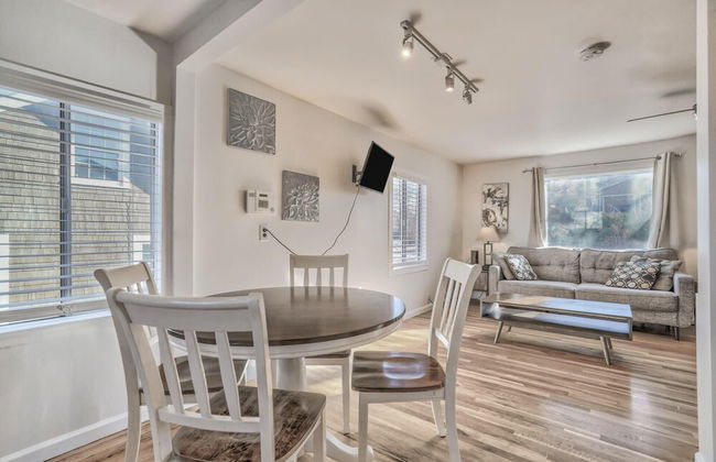 3brdowntownwalk to Everywhere & Bars W/fire pit - Foto 44