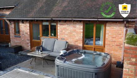 Coach House at Oaks Barn Farm Alcester with optional hire Salt water hot tub - Foto 2, Garden