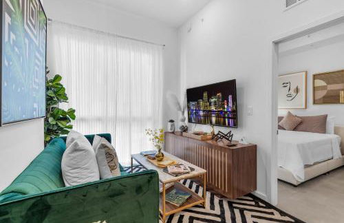 Miami Magic Vibrant 2 Bedroom with Free Parking - Photo 1