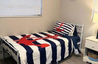 Great Home Close to shops, FIT, Beaches,and Space X - Foto 8