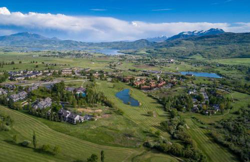 Welcoming Wolf Getaway WL1405 Ski Escape Hot Tub - Foto 39