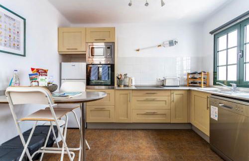 Casa Lili - Shared Pool - Close to Seafront Promenade - Sea Views from upper terrace - Foto 41