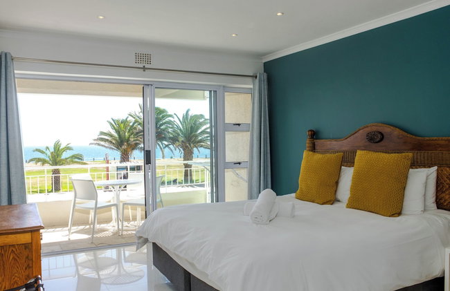 First Floor Apartment With Beautiful sea View - Photo 1