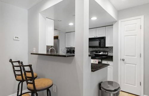 Parkside Alexandria Townhome - 3br free parking - Foto 17