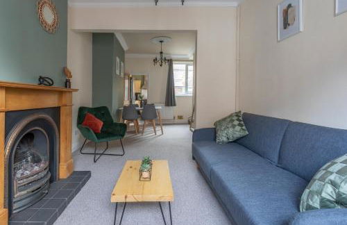 Milton Stays - Cosy 2 Bed House, 2 Floors, 15 min Walk to City Center, for up to 6 - Period Features, Cottage Style, Fireplace, Superfast Wi-Fi, Private Garden, Free On Street Parking - Foto 22