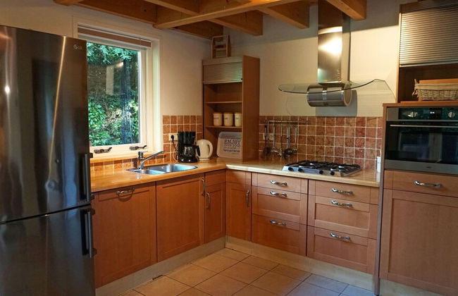 Terrace Apartment With Lush Garden - Photo 10