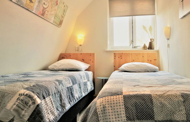 Wonderful Mansion in Giethoorn near Museum with Terrace - Photo 18