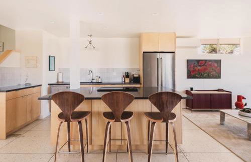 Casa Rocosa I Midcentury Home on 5 Private Acres Near Park - Foto 14