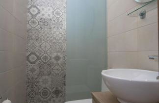 Pamelas House with Jacuzzi - Photo 9