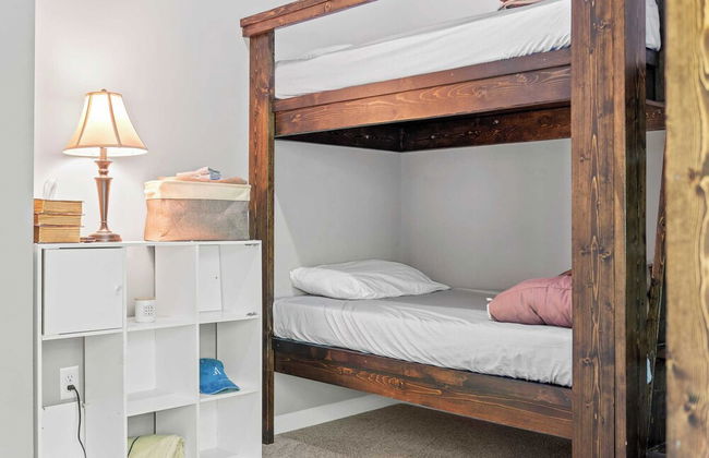 Tavern at the Woods by Avantstay Lakefront Views, Hot Tub, Firepit, Game Room - Foto 30