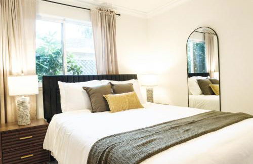 Serene Escape 2BD Private Patio & Firepit near Stanford - Foto 35