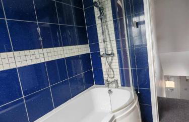 Comfy House Parking Long Stay - Photo 12