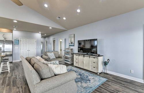 Group Getaway with Deck, Steps to Crystal Beach! - Foto 6