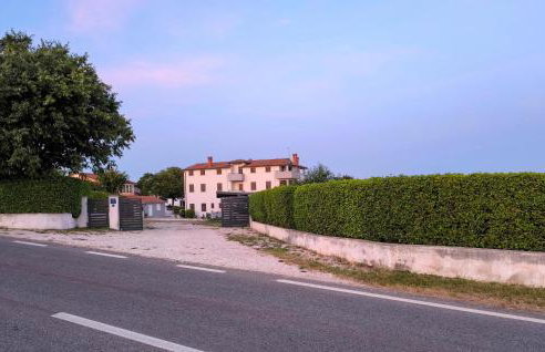 One-Bedroom Holiday Home In Zminj - Photo 9