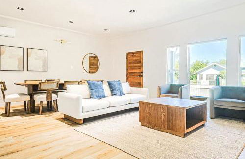 LA Retreat: Stylish 3BR Villa - Photo 4