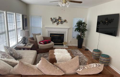 Charming Entire 3 Bedrooms House with AC and Wifi - Foto 13