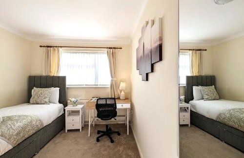 A cosy & stylish two-bed bungalow with garden & parking, close to a shopping centre, motorways and bus stops - Foto 10