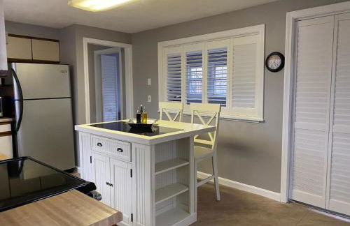 Ocean Breeze-8min Walk to Beach - Foto 9