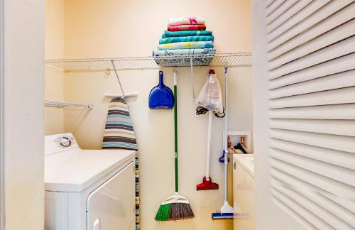 Ocean-view townhome with balcony & W/D - walk to beach - dog-friendly - Foto 23