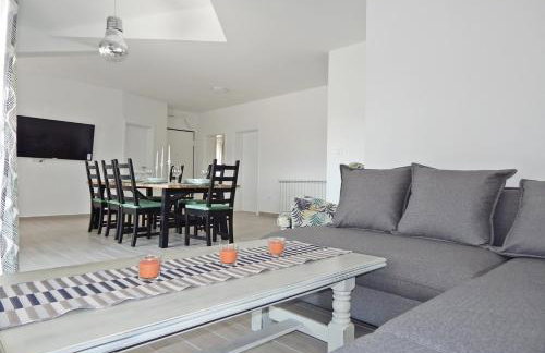 Apartments Katarina with swimming pool - Photo 14