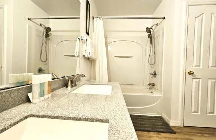 Bluelakeview Luxury Villa with Private Pool & Spa plus Lake Views, BBQ, Games Room - Photo 26