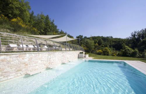 Chic Villa in Acqualagna with Hot Tub in Pool & Private Garden - Foto 56