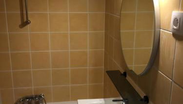 Proche du Château de Versaillles une Chambre avec Jardin - Foto 3