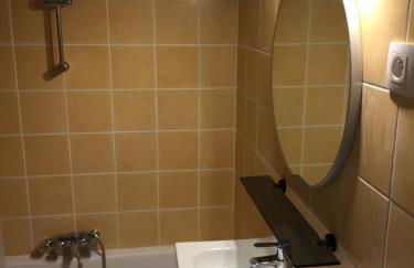 Proche du Château de Versaillles une Chambre avec Jardin - Foto 3