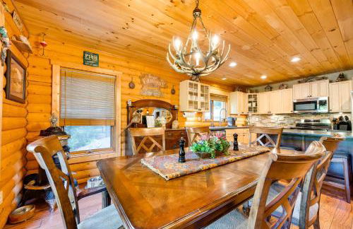 Spacious Packwood Cabin with Hot Tub - Near River - Foto 10