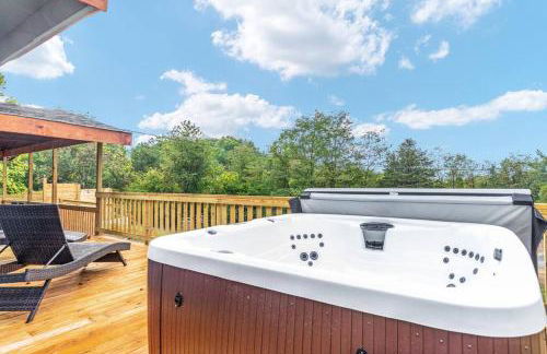 Hidden Hollow 3BD Cabin - Hot Tub, Wifi, Game Room, Fire Pit - Foto 12