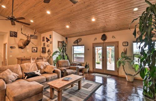 Stunning Home with Fire Pit, 11 Mi to Mt Yale! - Foto 7