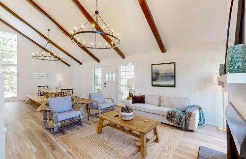 6 Mi to Lake Brookeland Home with Treehouse Vibes - Photo 6